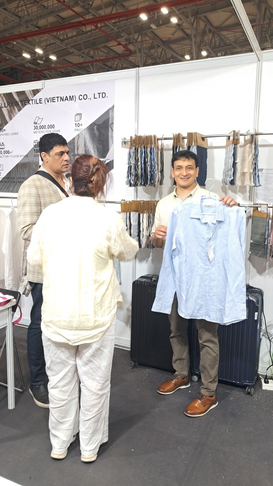 SPA members reviewing fabric samples at a VIATT exhibitor stall